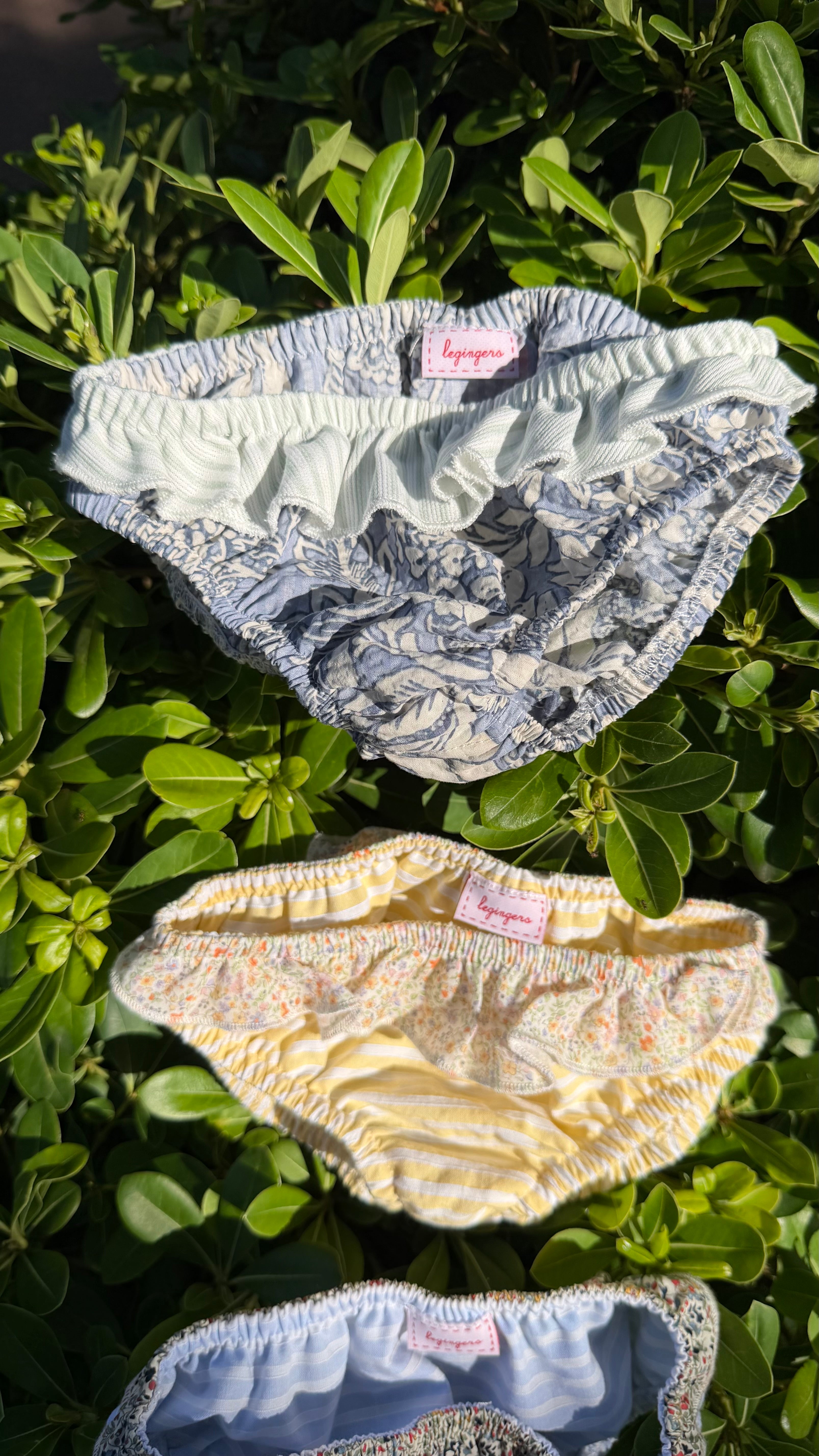 Slip bimba fiori azzurri e balza righe salvia