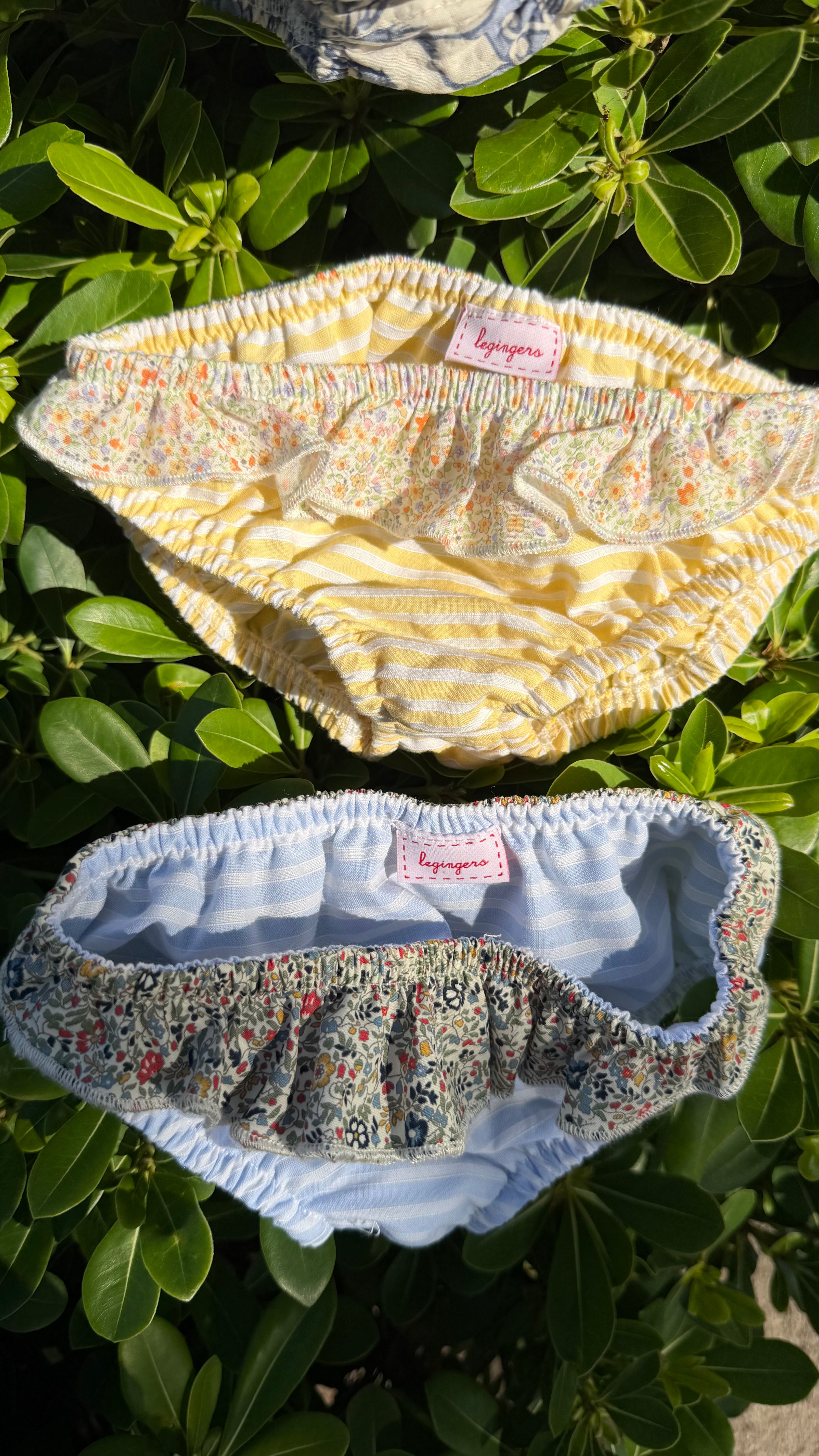 Slip bimba righe azzurre e balza fiorellini