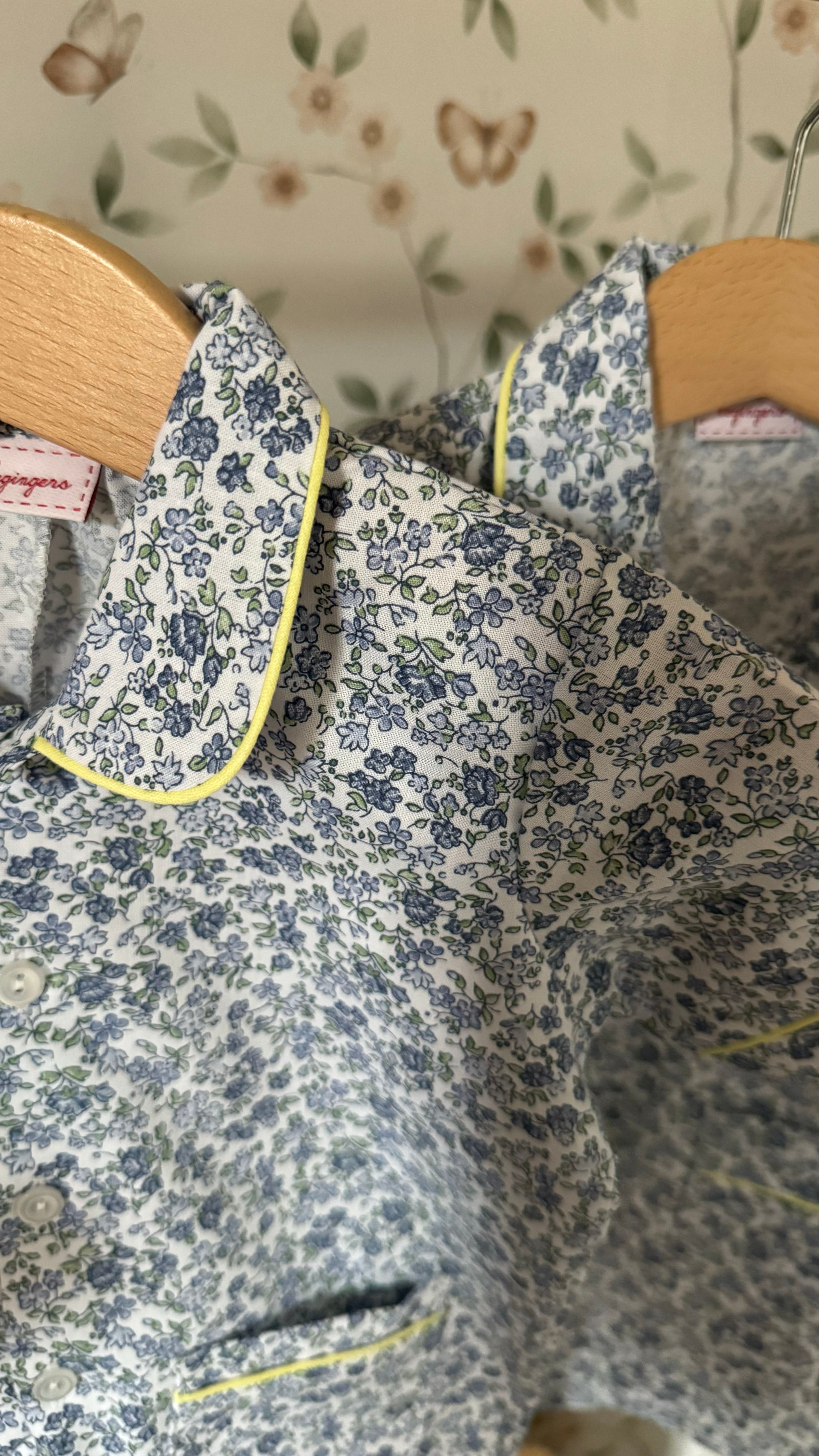 Pigiama Due pezzi: Dalla 8 alla 12 anni FIORELLINI AZZURRI E VERDI CON BORDI GIALLI