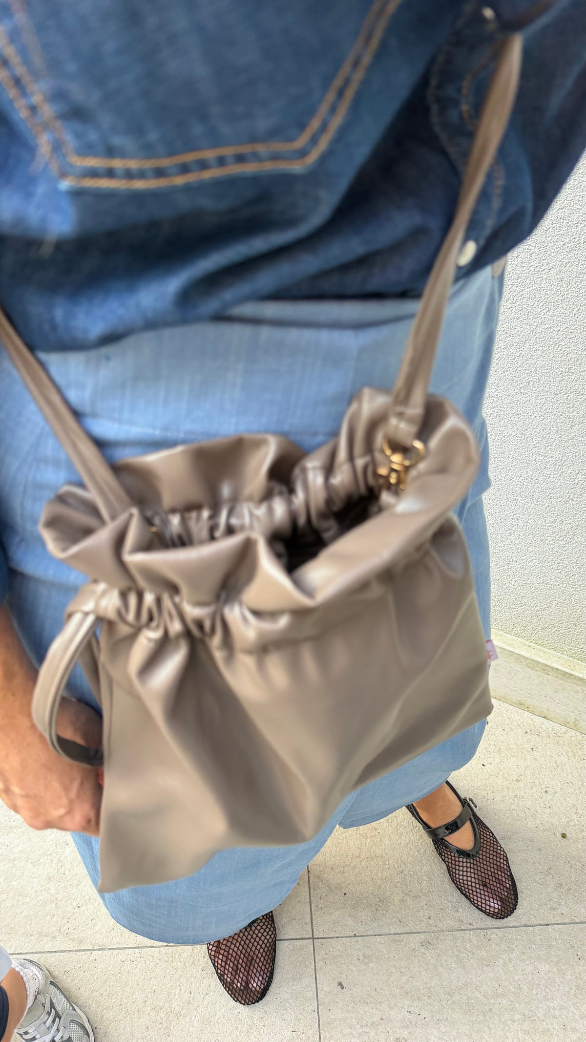 Pouch tracolla