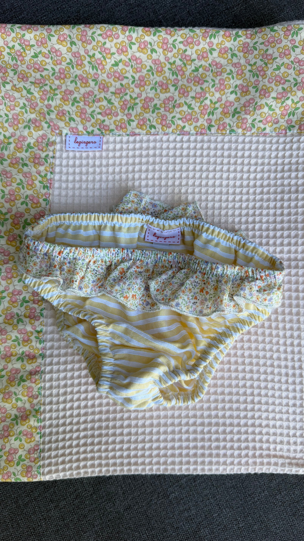 Slip bimba righe gialle e balza fiorellini