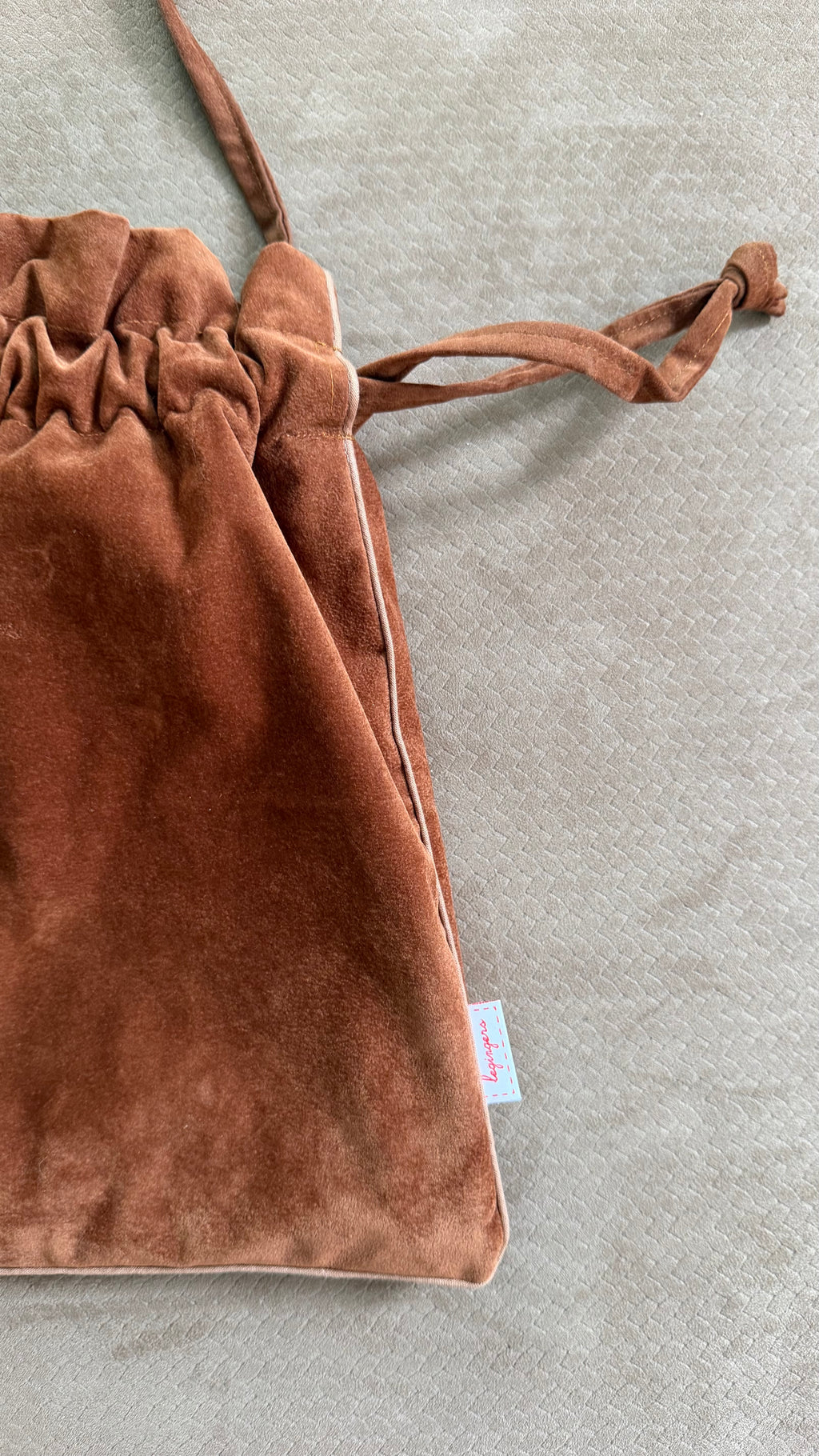 Pouch tracolla