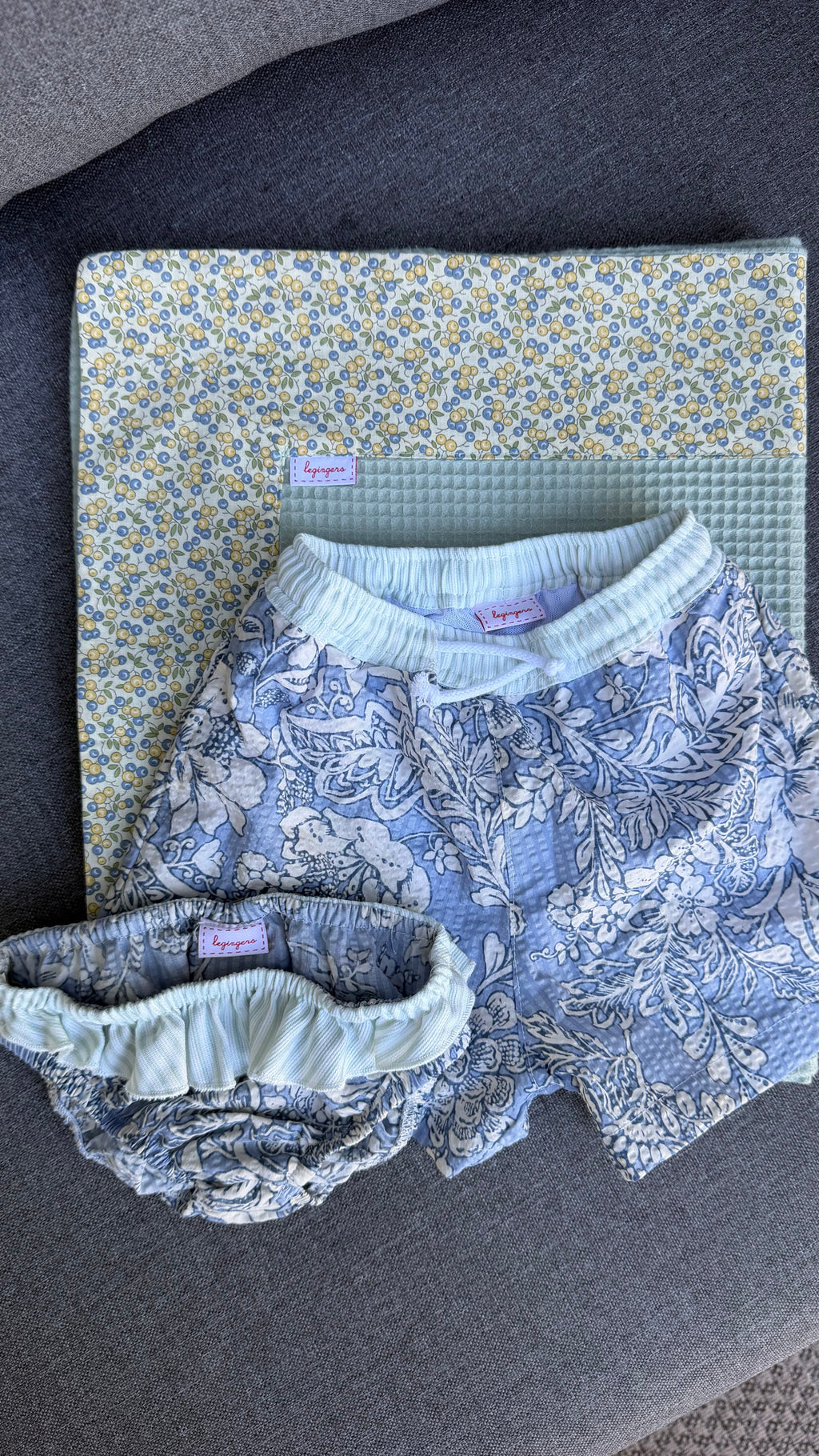 Slip bimba fiori azzurri e balza righe salvia