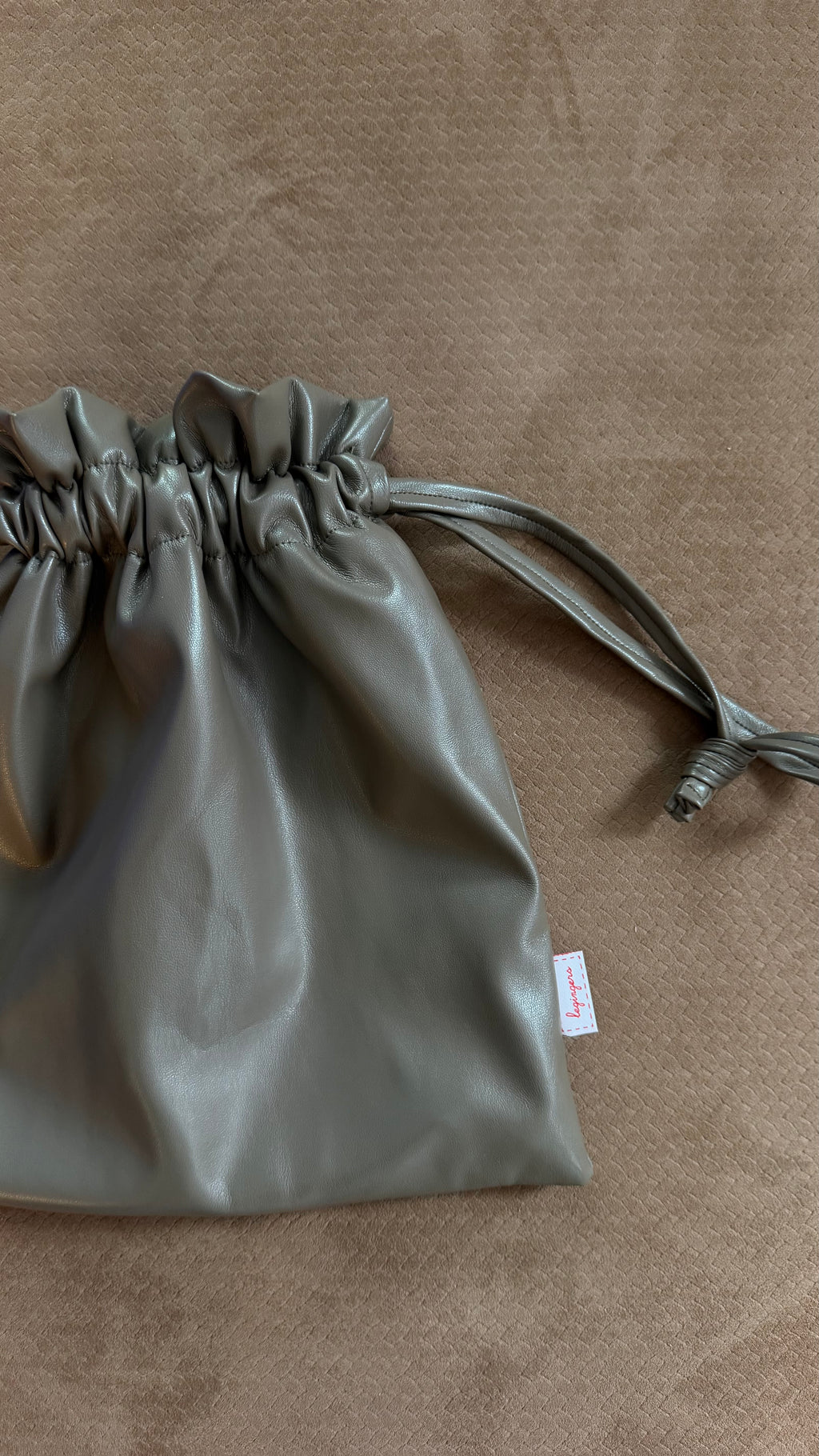 Pouch tracolla